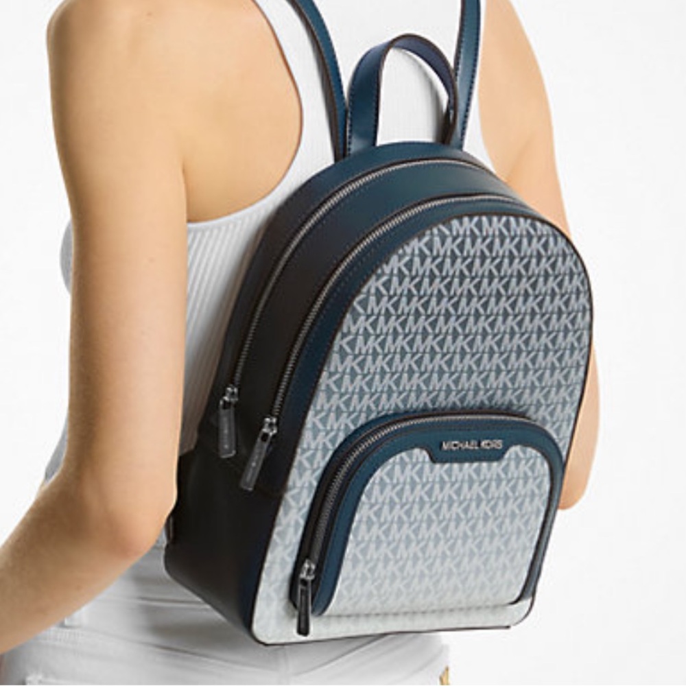 MICHAEL KORS Jaycee Medium Ombré Signature Logo Zip Pocket Backpack
Navy 
NWT